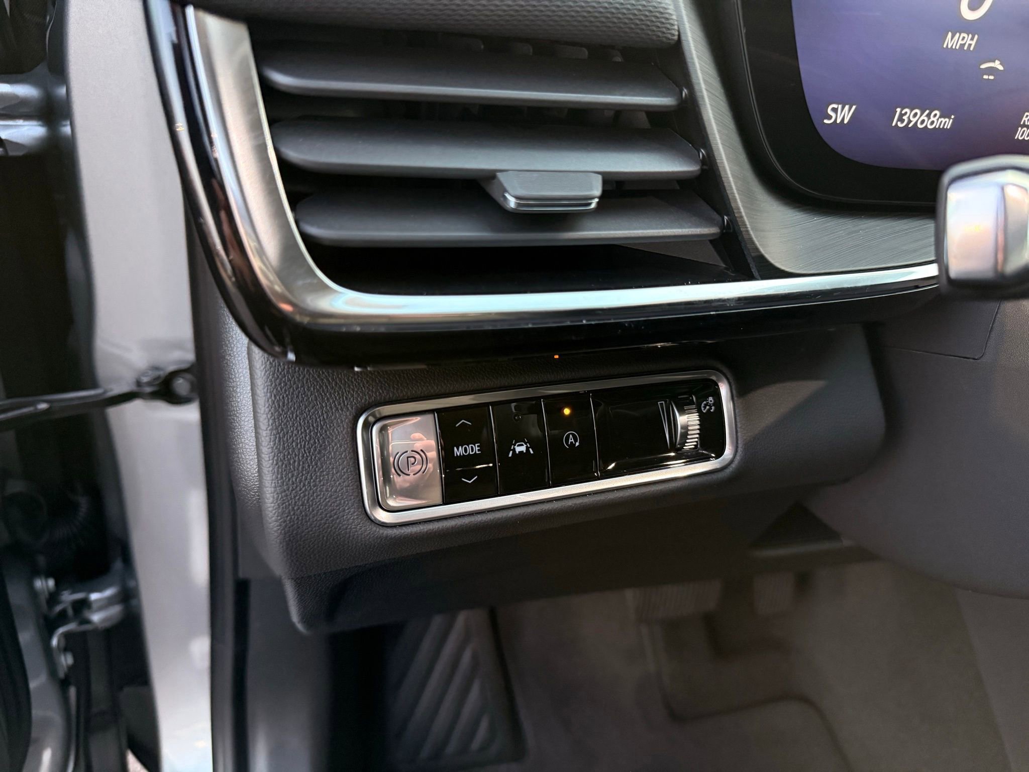 Used 2025 Buick Envision Preferred image 40