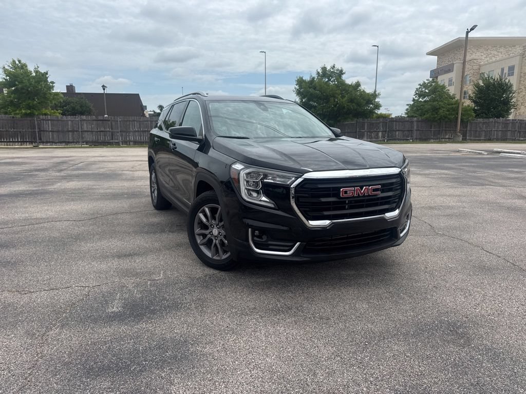 Used 2024 GMC Terrain SLT FWD image 1