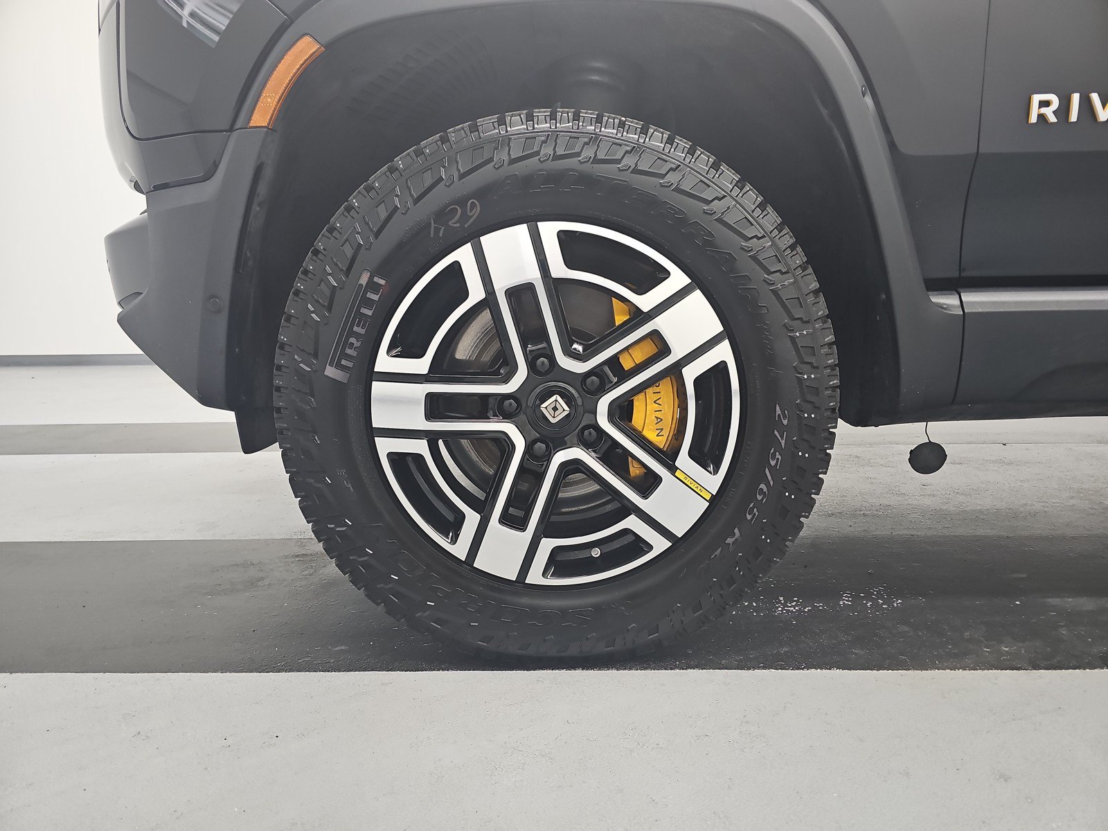 Used 2024 Rivian R1S Adventure AWD/4WD image 9