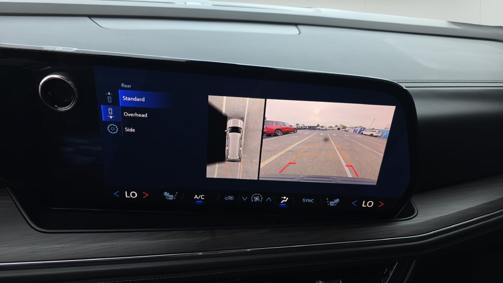 Used 2025 Chevrolet Suburban LT RWD image 24