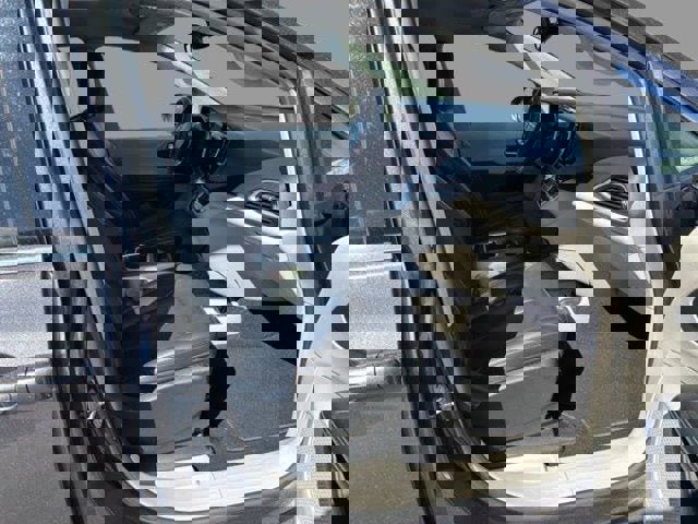 Used 2023 Chrysler Pacifica Touring-L image 11