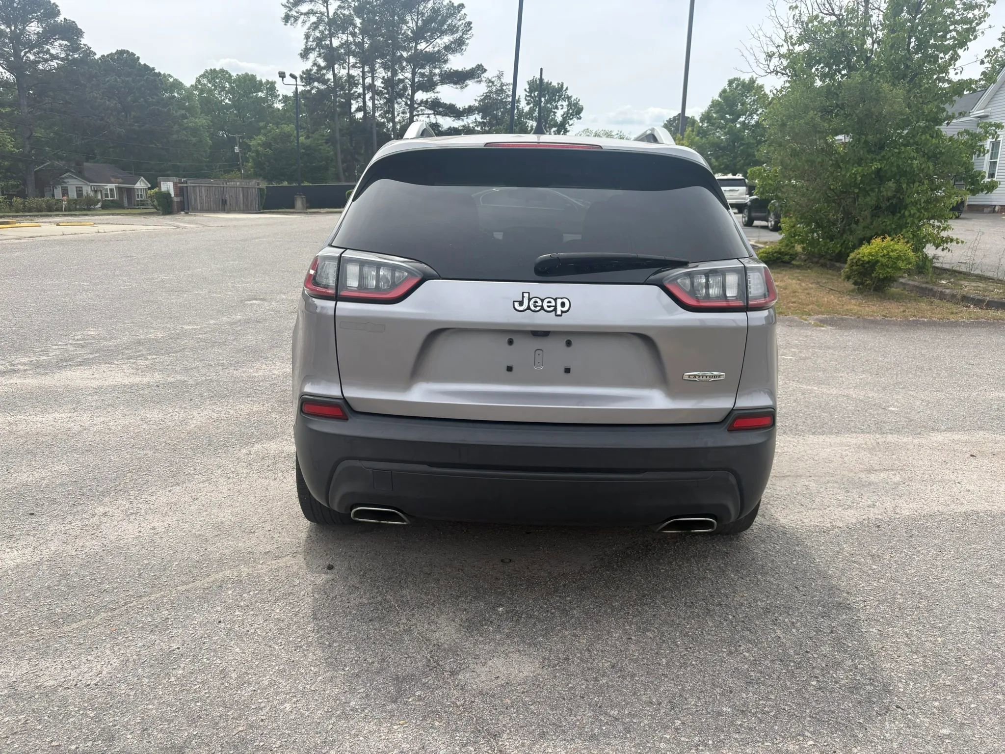 Used 2019 Jeep Cherokee Latitude w/ Popular Appearance Group image 8