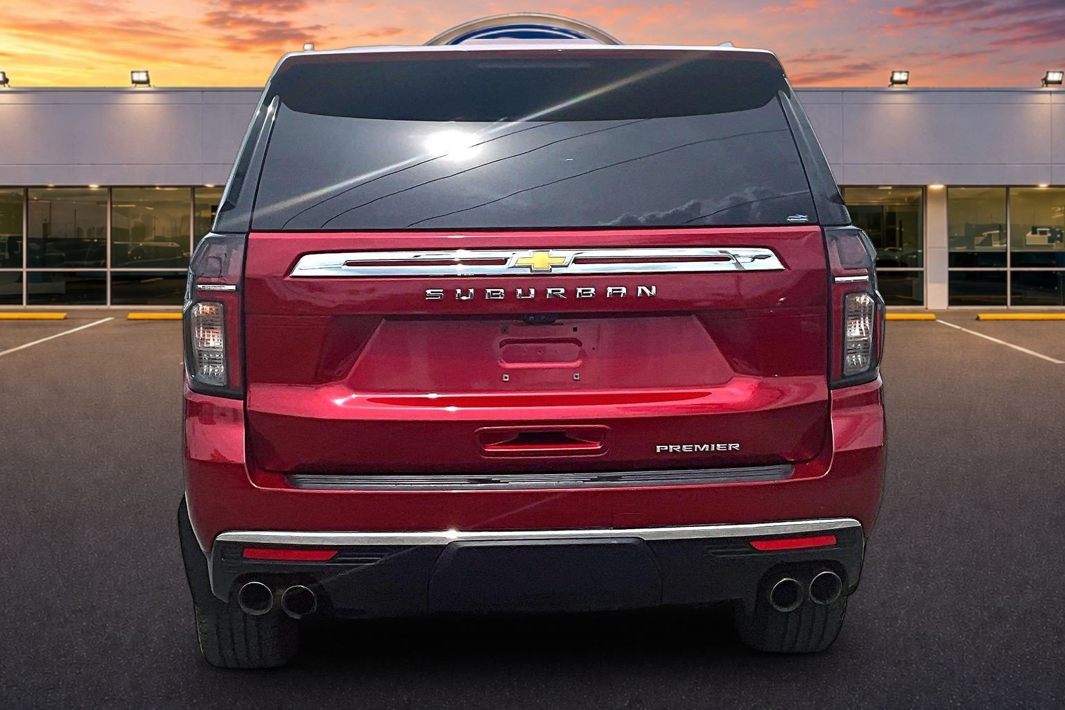 Used 2021 Chevrolet Suburban Premier w/ Premium Package AWD/4WD image 4
