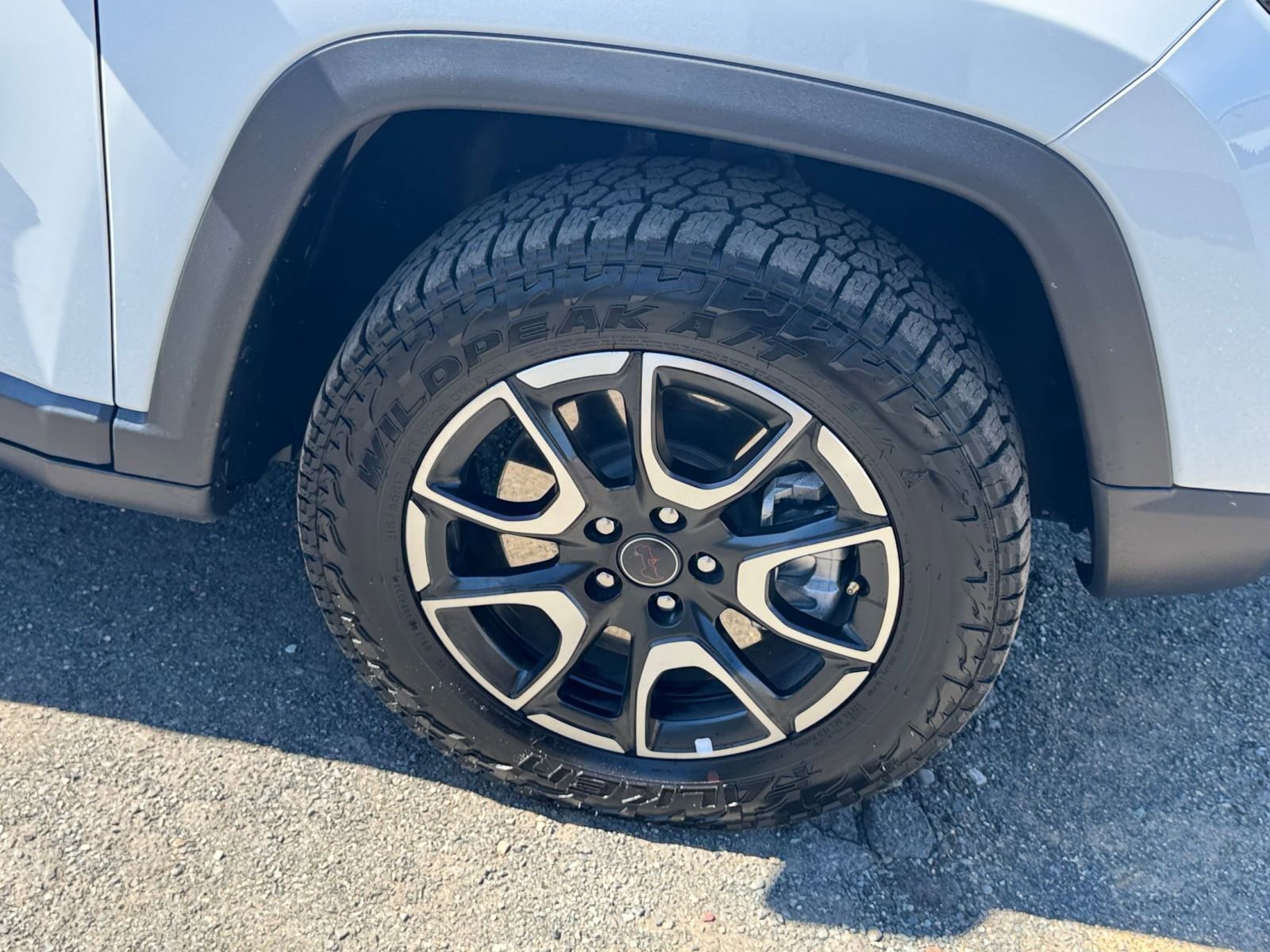 Used 2025 Jeep Compass Trailhawk image 29