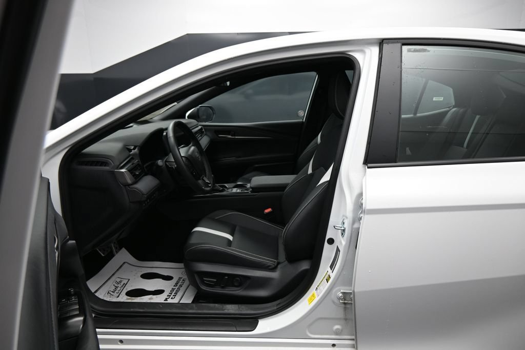 Used 2026 Toyota Camry SE FWD image 9
