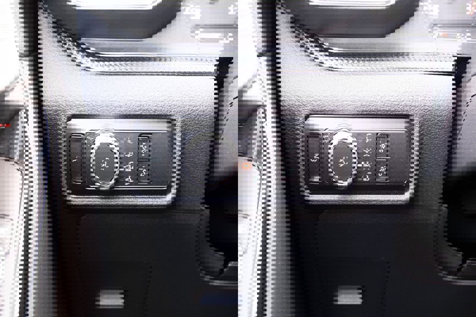 Used 2023 Ford Explorer ST-Line image 12