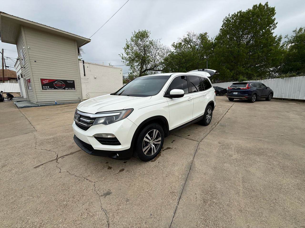 Used 2017 Honda Pilot EX image 1
