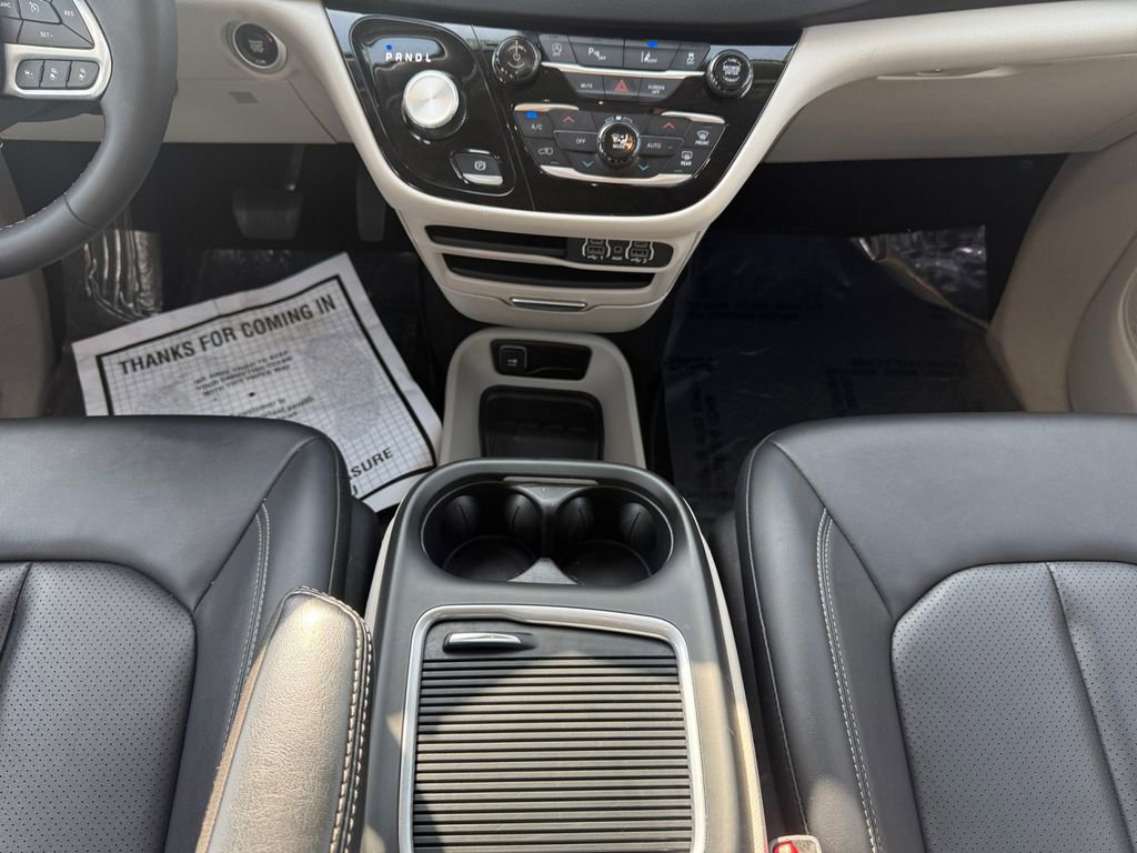 Used 2024 Chrysler Pacifica Touring-L image 15