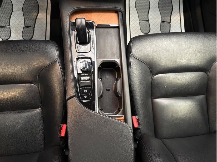 Used 2021 Volvo XC90 T8 Inscription Expression w/ Protection Package Premier AWD/4WD image 21