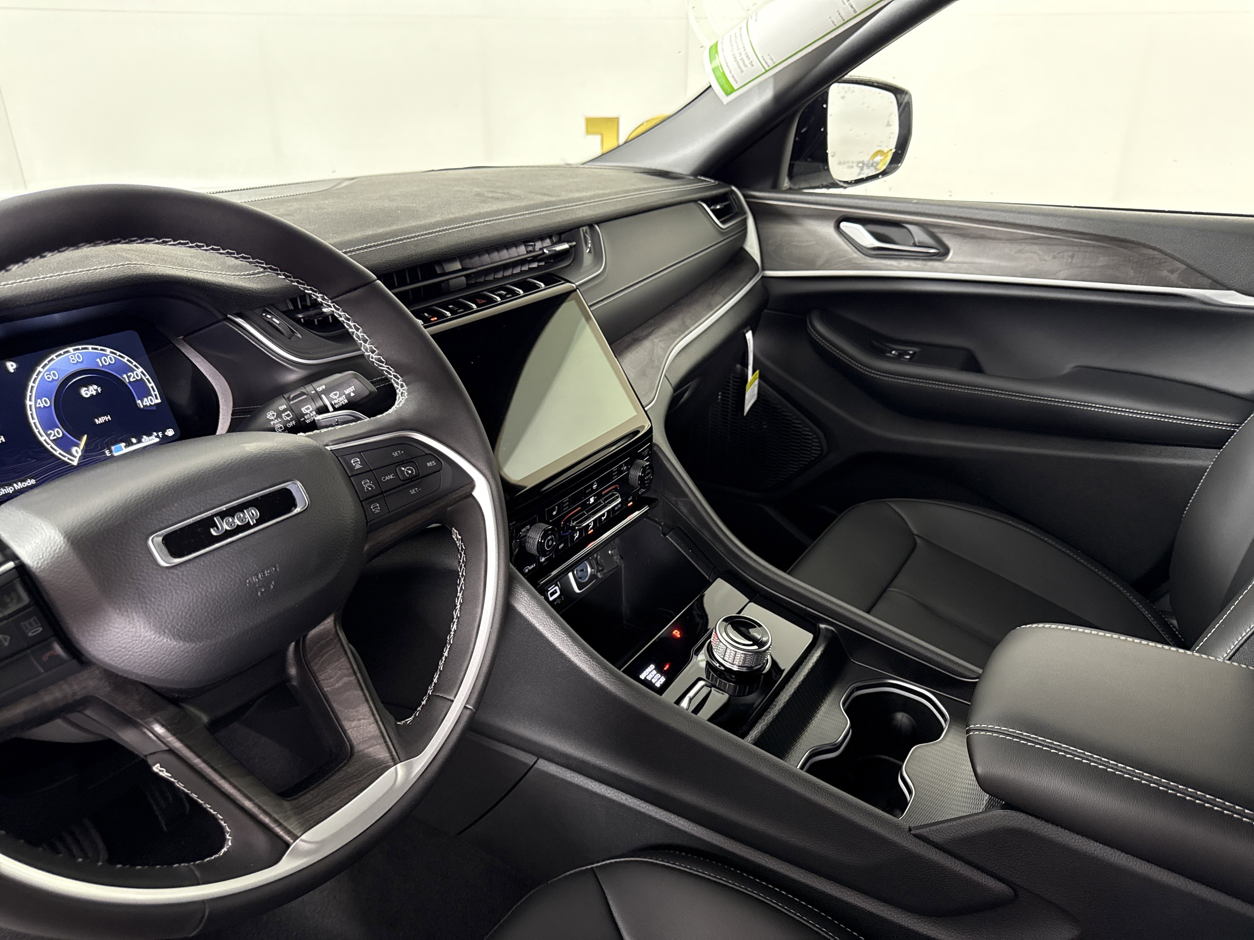 New 2025 Jeep Grand Cherokee Limited w/ Trailer Tow Package image 24