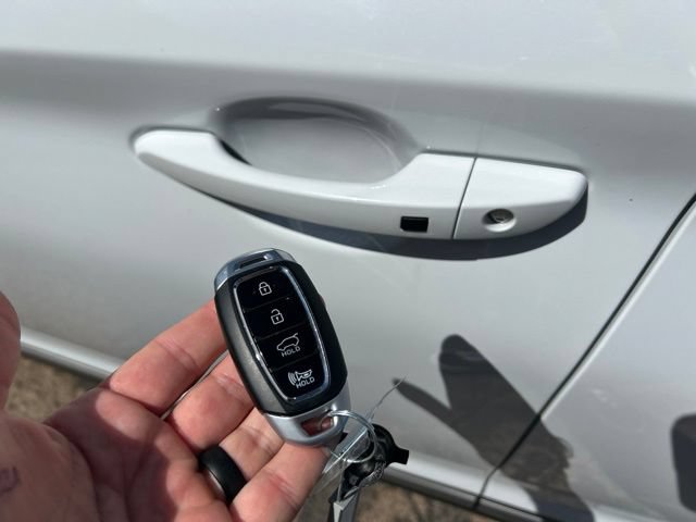 Used 2020 Hyundai Kona Ultimate AWD/4WD image 17