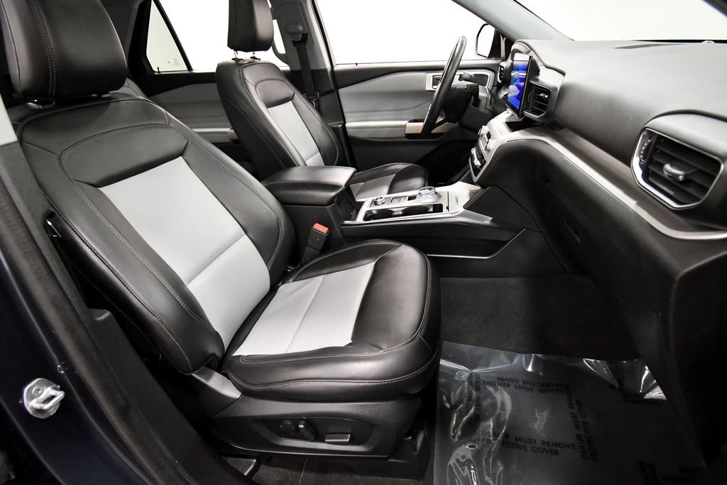 Used 2023 Ford Explorer XLT w/ Equipment Group 202A AWD/4WD image 19