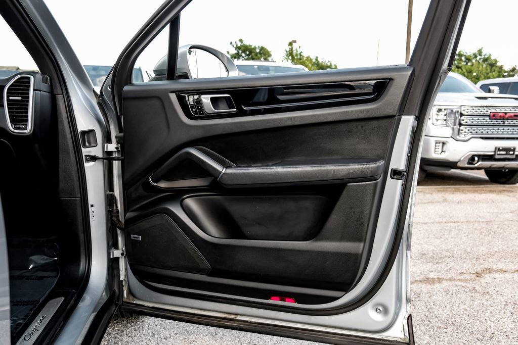 Used 2021 Porsche Cayenne image 48