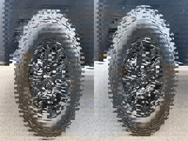 Used 2024 Chevrolet Silverado 1500 ZR2 w/ Technology Package image 23