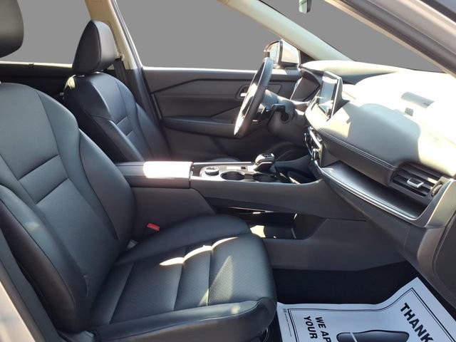 Used 2024 Nissan Rogue SV w/ SV Premium Package image 13