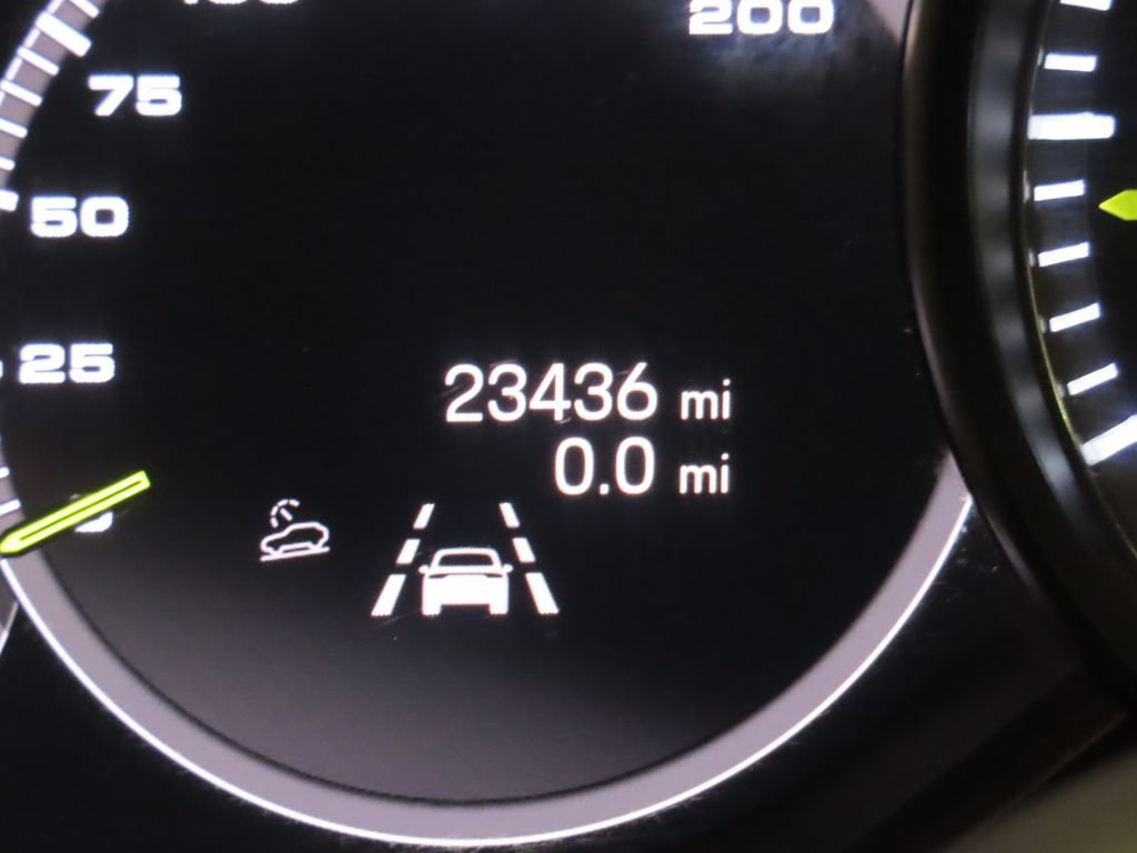 Certified 2023 Porsche Cayenne Turbo S AWD/4WD image 19