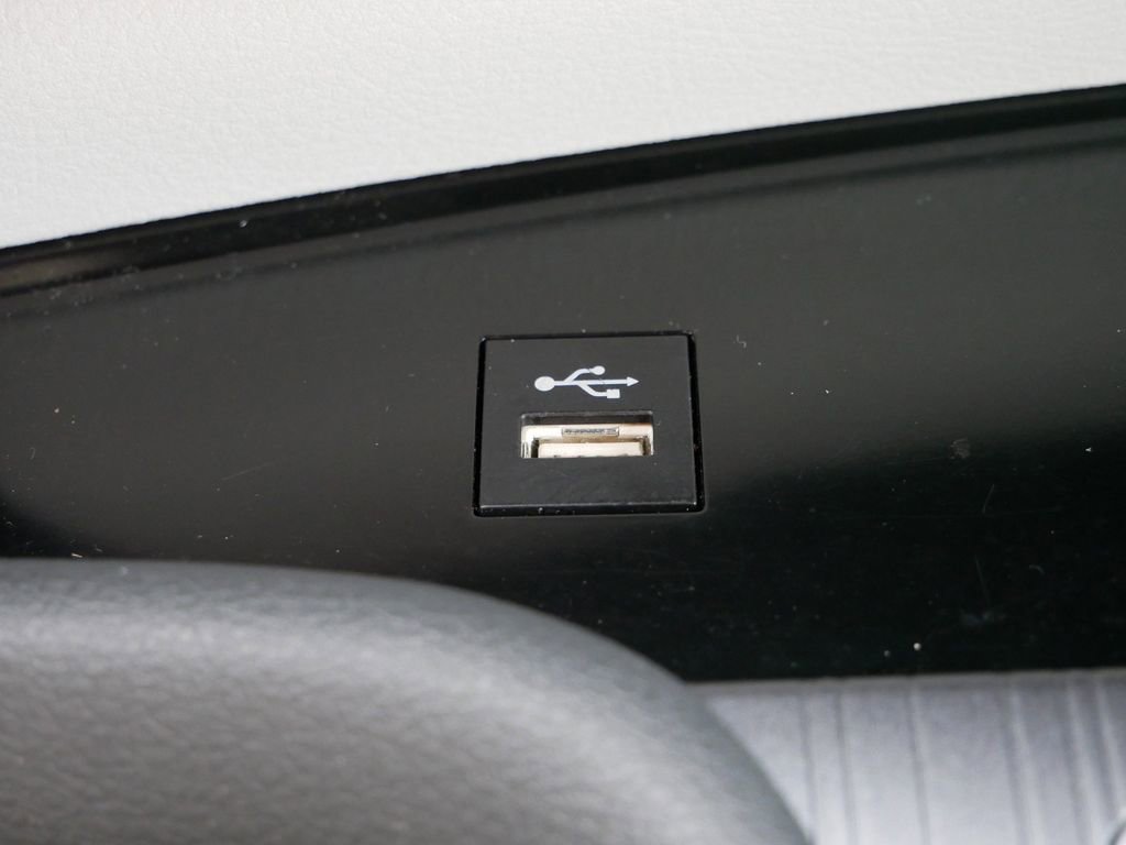 Used 2025 Toyota Sienna LE FWD image 27