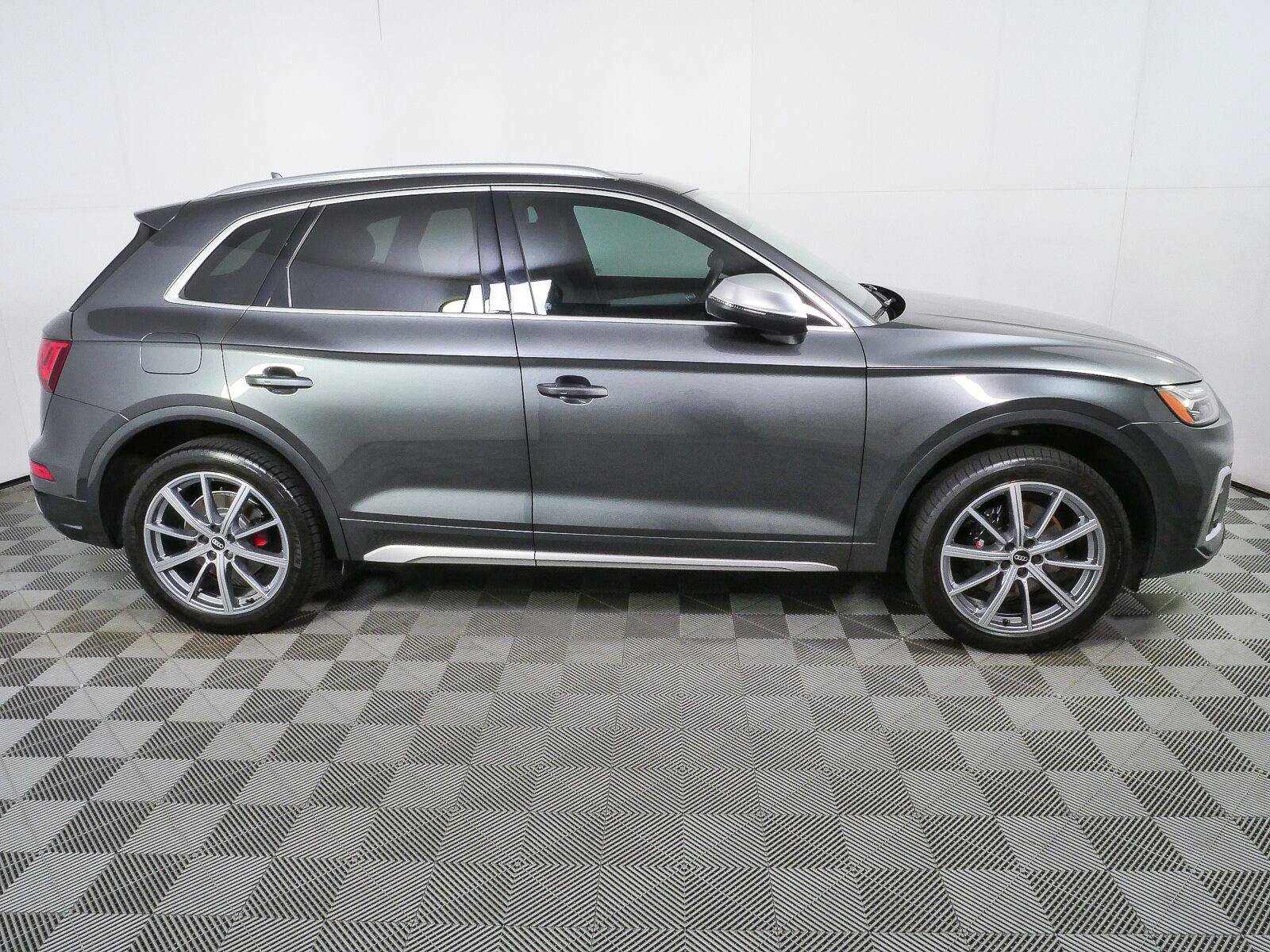 Used 2021 Audi SQ5 Premium w/ Convenience Package AWD/4WD image 2
