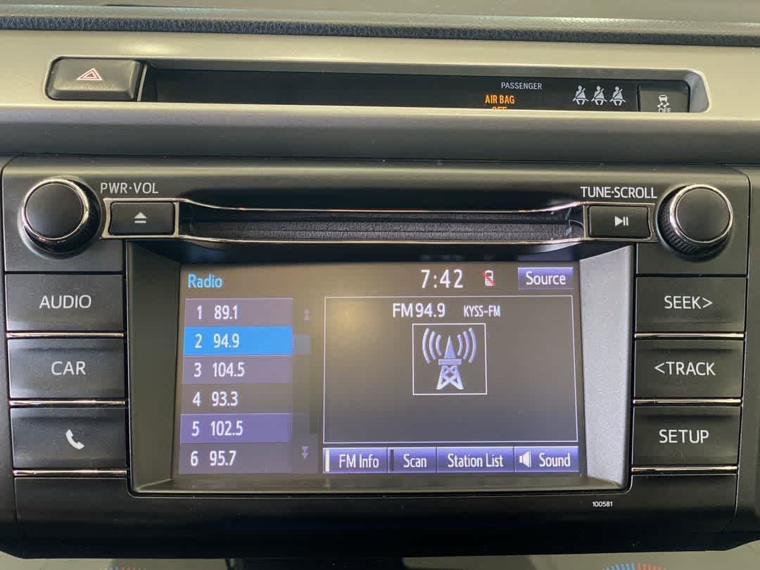 Used 2018 Toyota RAV4 XLE AWD/4WD image 19