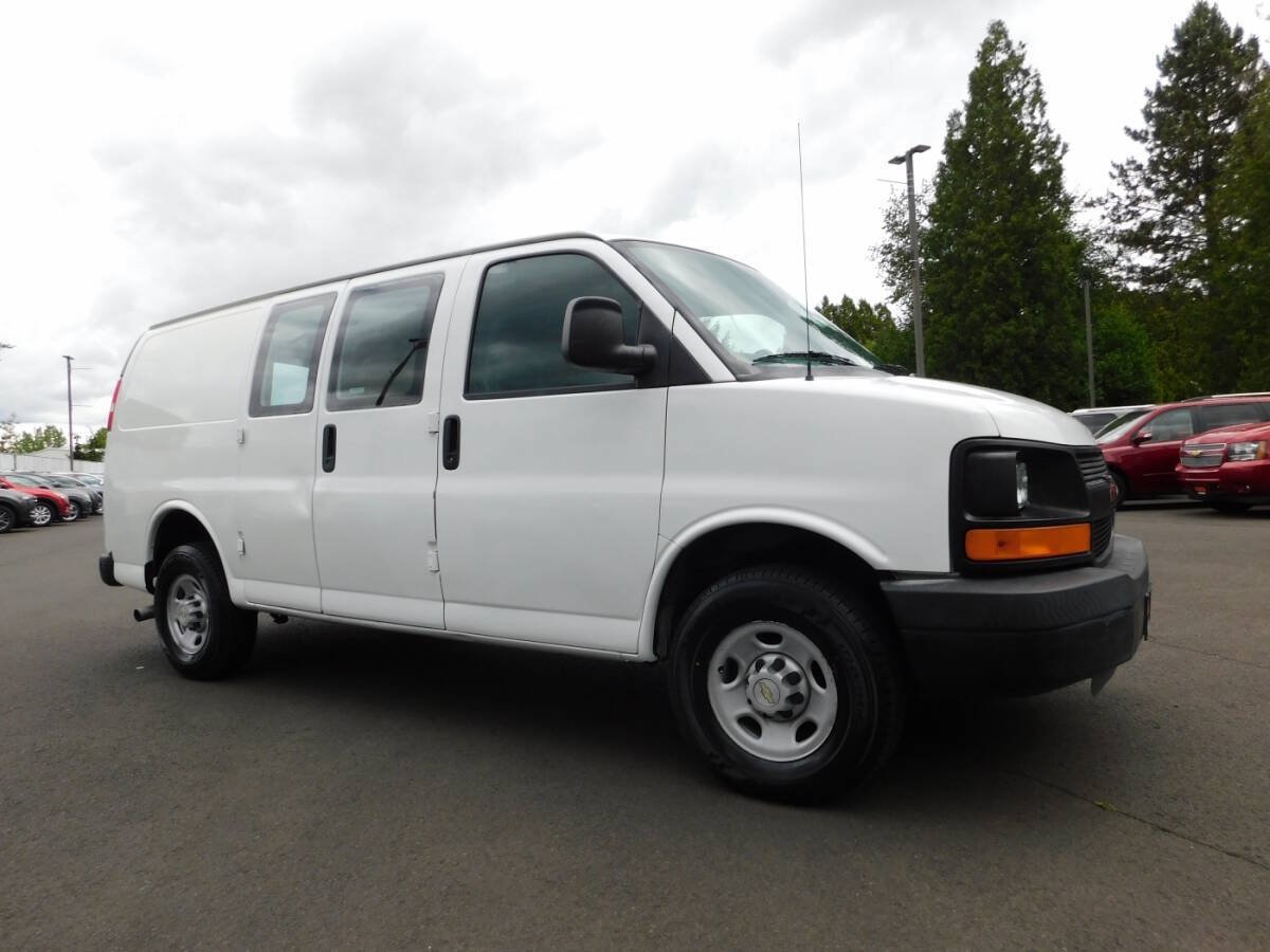 Used 2005 Chevrolet Express 3500 RWD image 1