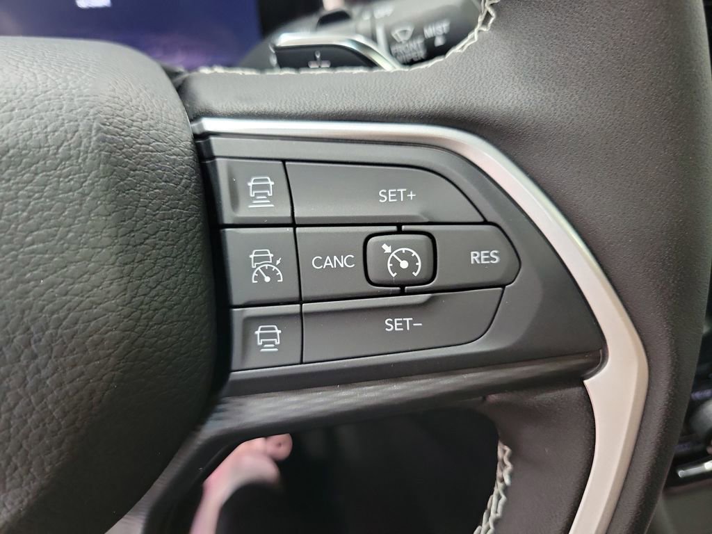 New 2025 Jeep Grand Cherokee L Altitude image 15