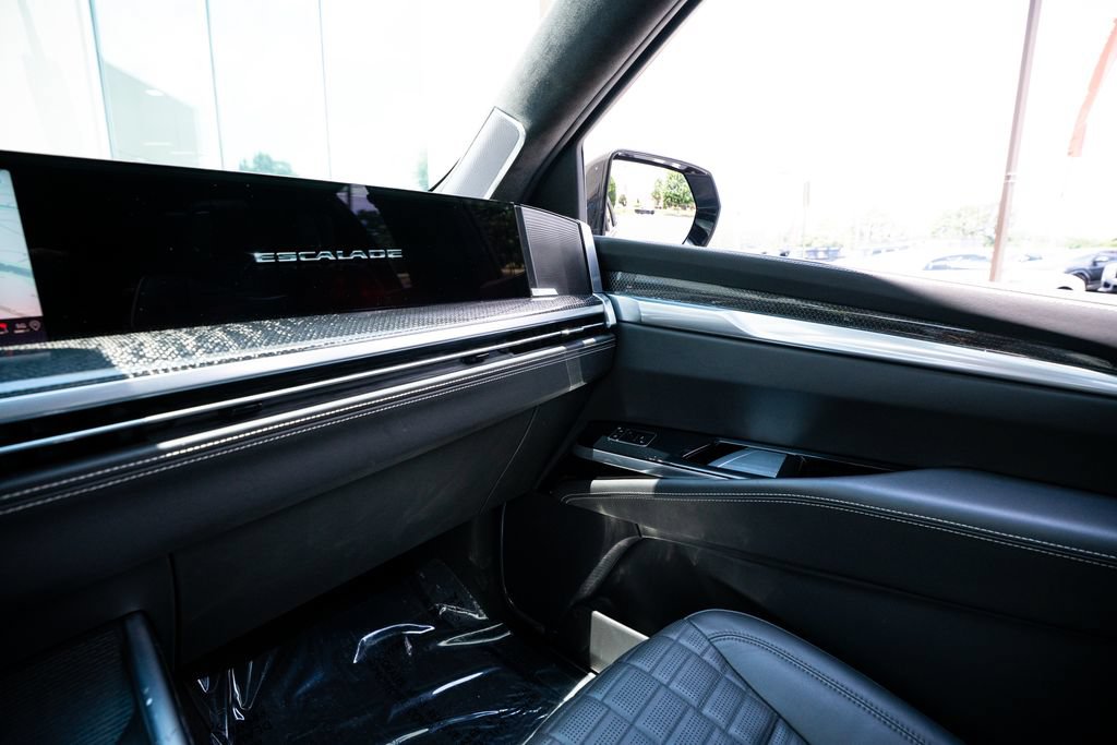 Used 2025 Cadillac Escalade ESV V AWD/4WD image 45