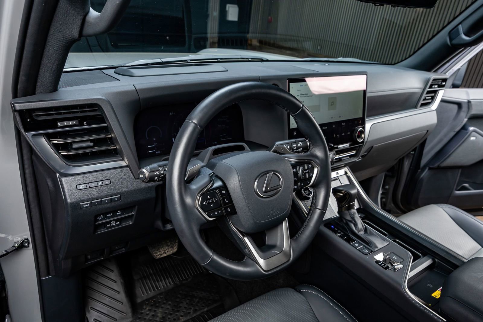 Used 2025 Lexus GX 550 550 Luxury+ w/ Accessory Package (2T) image 17