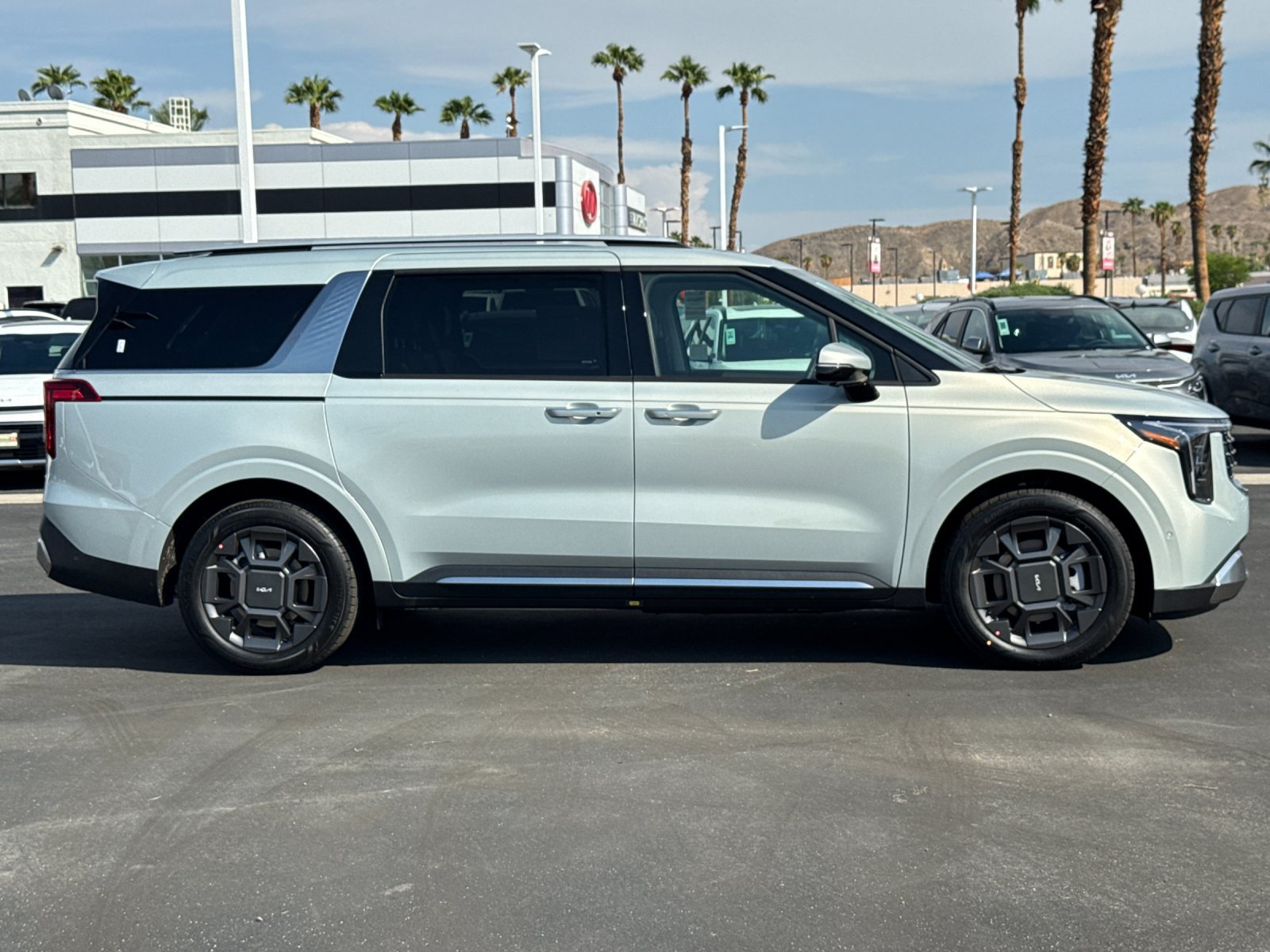 Certified 2026 Kia Carnival SX FWD image 2