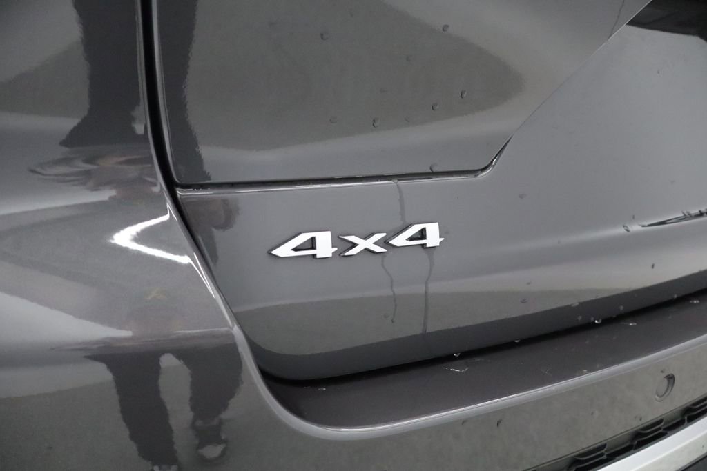 Used 2023 Jeep Grand Cherokee Laredo AWD/4WD image 19