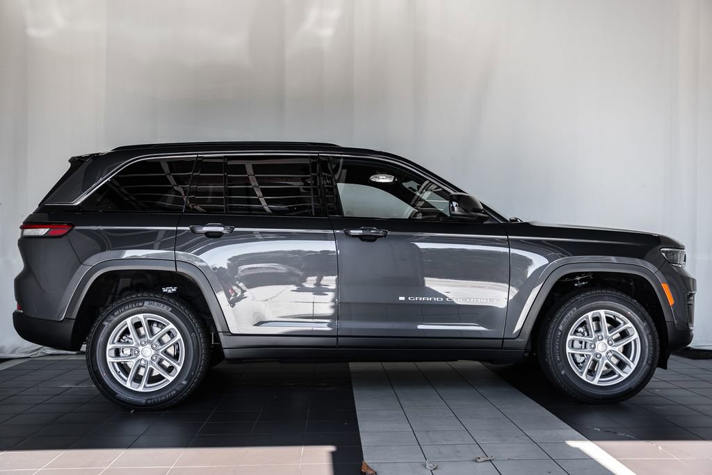 New 2025 Jeep Grand Cherokee Laredo X w/ Luxury Tech Group I image 3