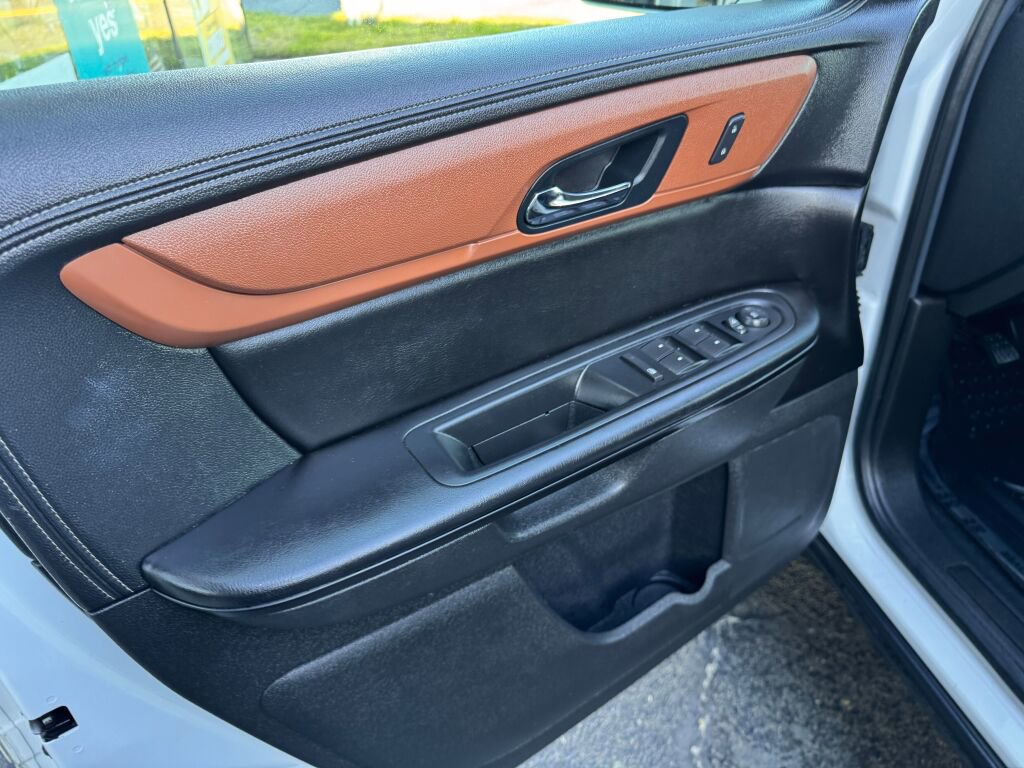 Used 2016 Chevrolet Traverse LT image 13