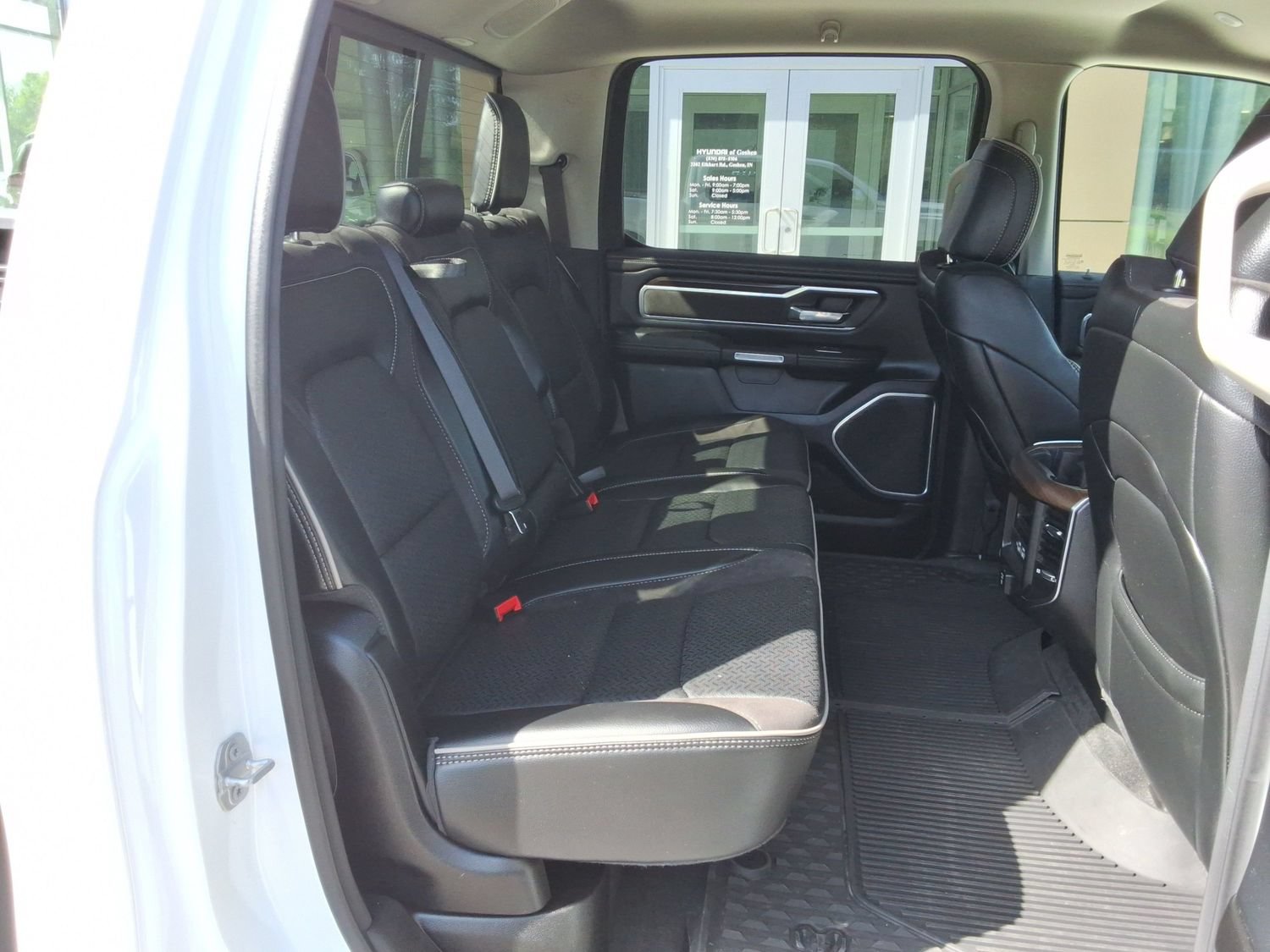 Used 2022 RAM 1500 Laramie AWD/4WD image 34