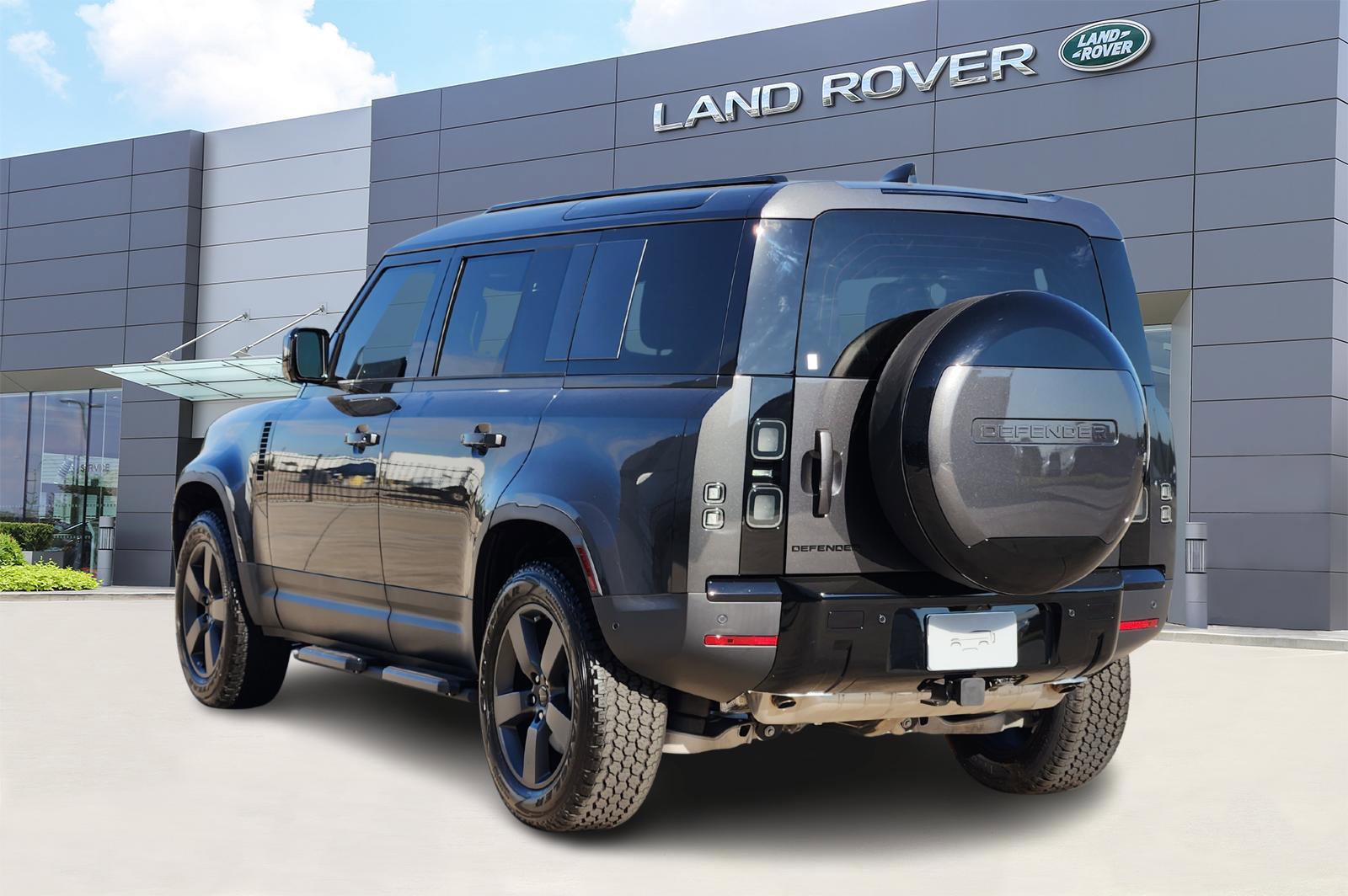 New 2026 Land Rover Defender 110 S image 4