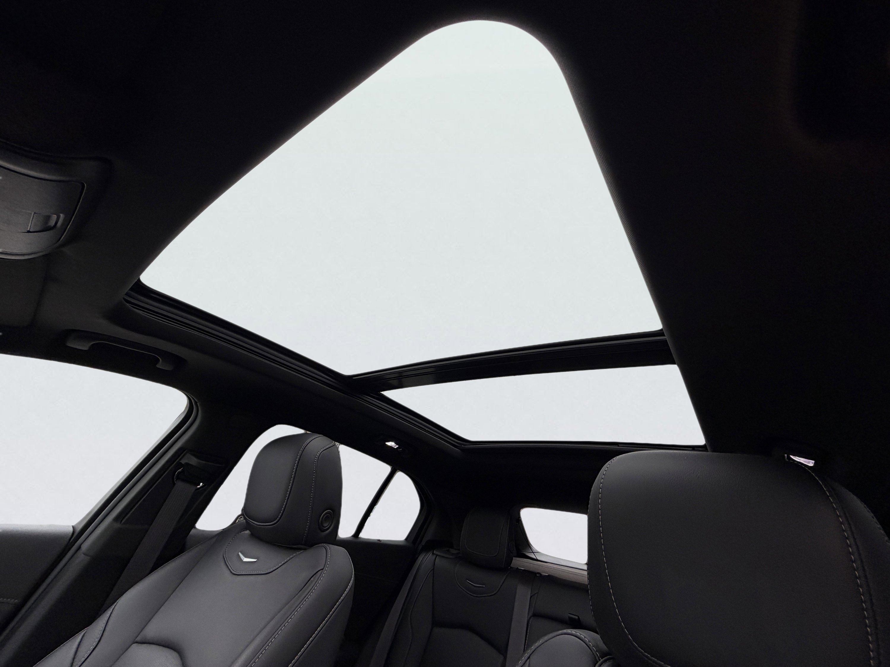 Used 2024 Cadillac XT4 Premium Luxury w/ Technology Package AWD/4WD image 6