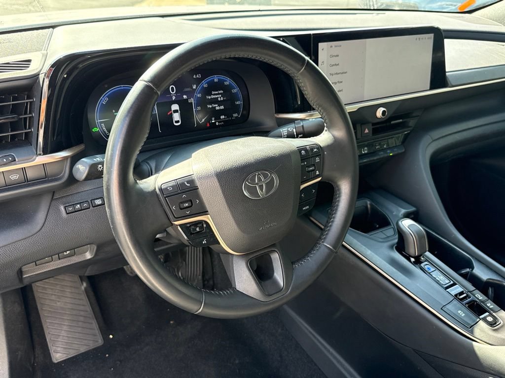 Used 2023 Toyota Crown AWD/4WD image 12