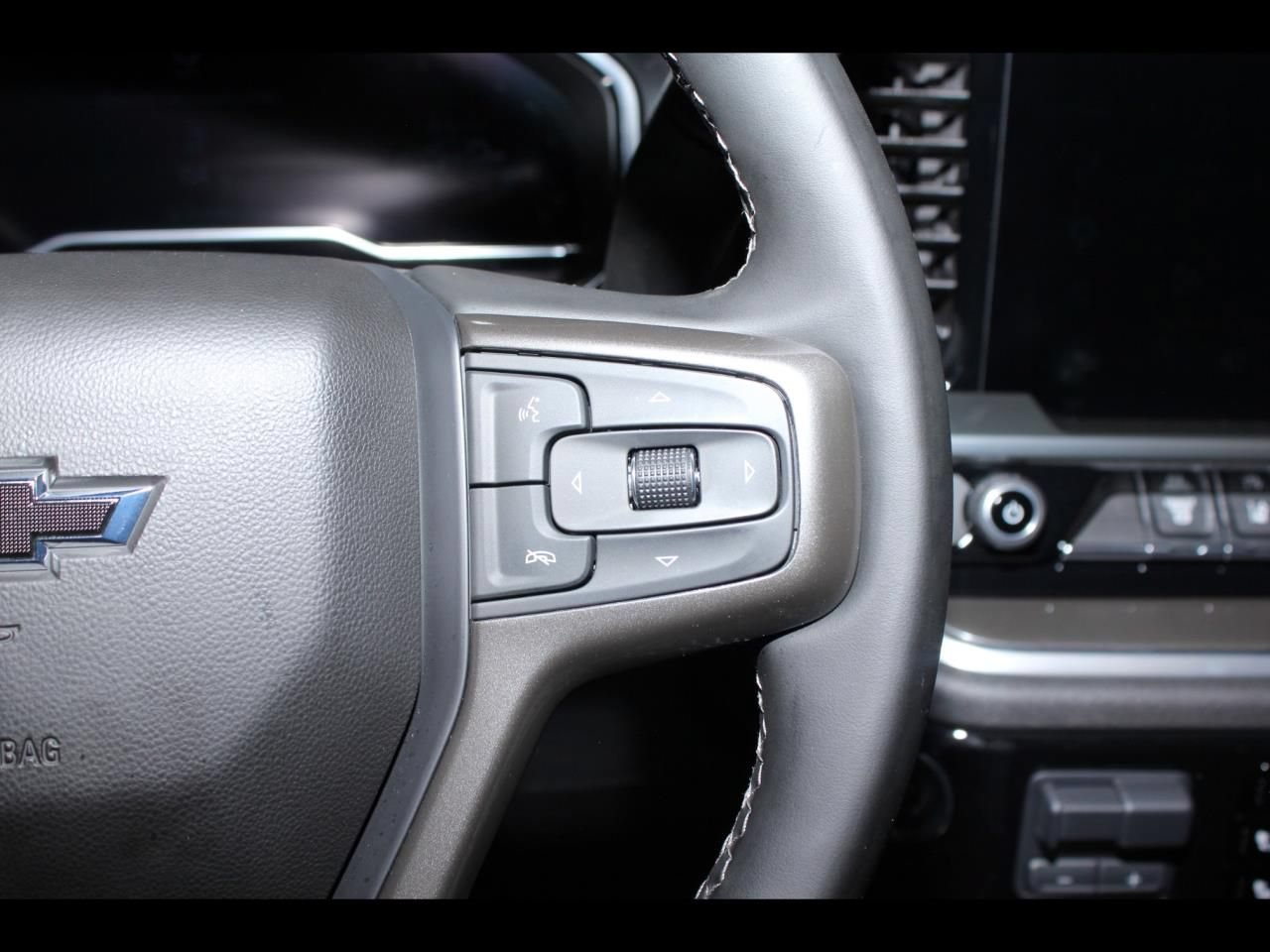 Used 2025 Chevrolet Silverado 2500 High Country w/ High Country Premium Package AWD/4WD image 35