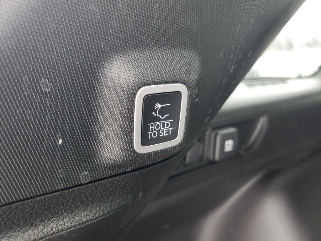 Used 2025 Jeep Grand Cherokee Altitude image 31