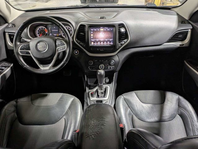 Used 2018 Jeep Cherokee Latitude Plus w/ Comfort/Convenience Group FWD image 16