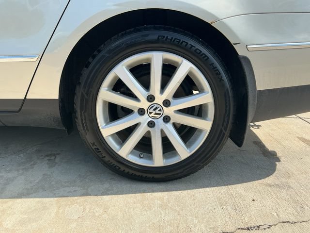 Used 2010 Volkswagen Passat Komfort FWD image 30