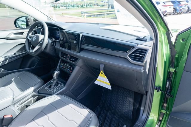 New 2026 Volkswagen Taos SE image 40