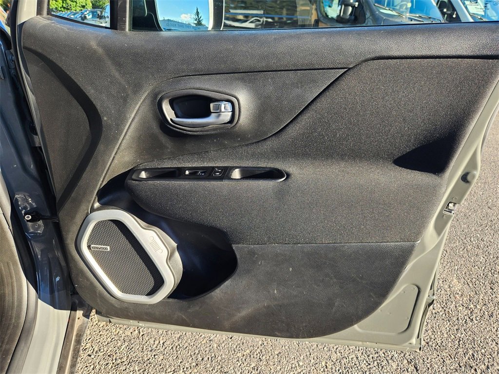 Certified 2021 Jeep Renegade Latitude w/ Luxury Group I image 17