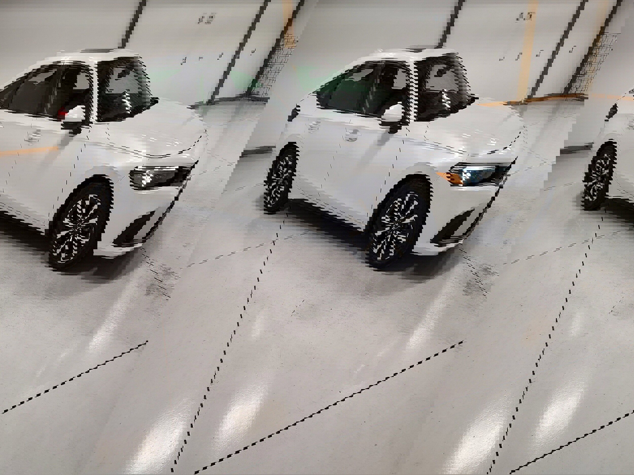 Used 2024 Honda Civic EX-L image 2