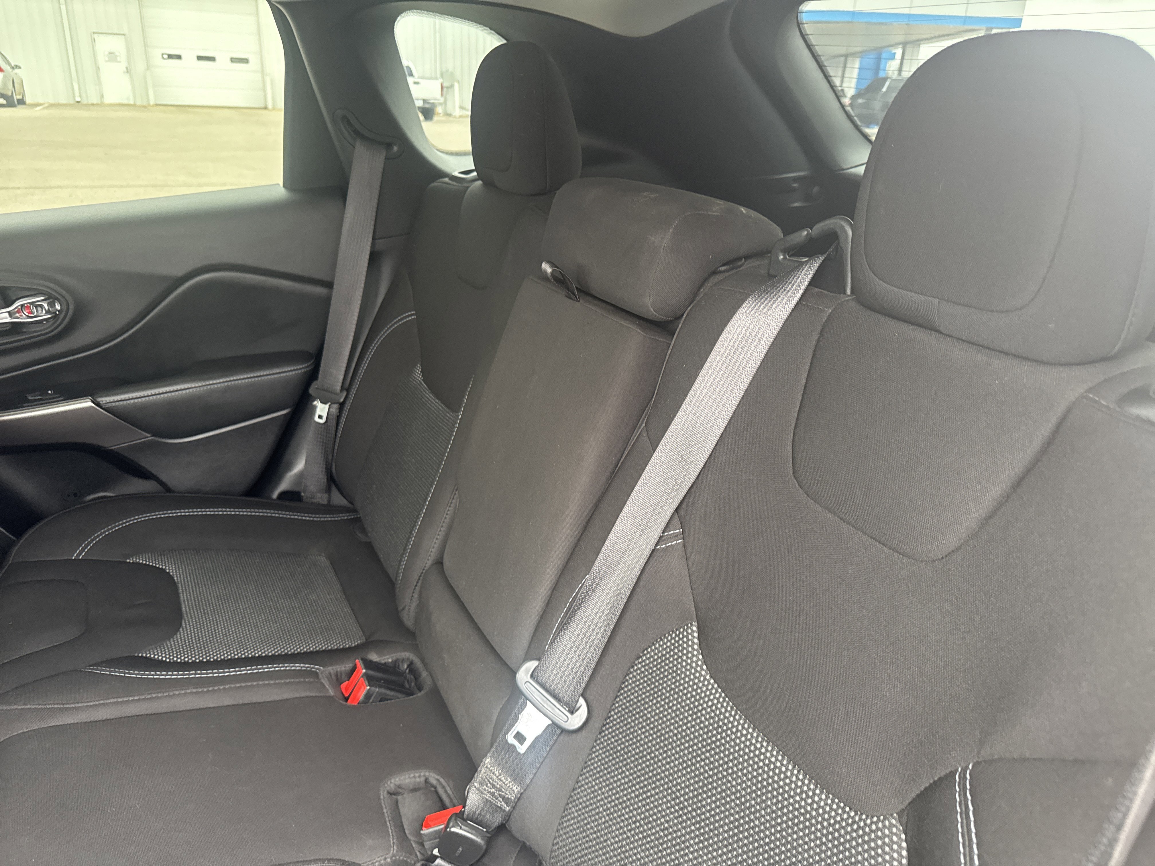 Used 2020 Jeep Cherokee Latitude image 12