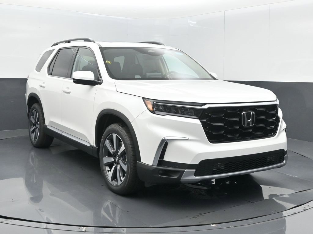 New 2025 Honda Pilot Touring image 2