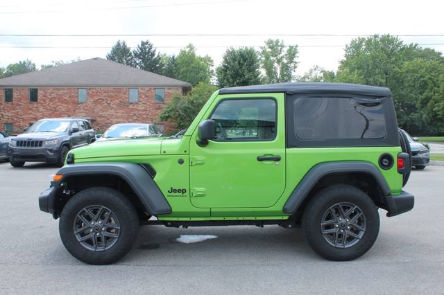 Used 2025 Jeep Wrangler Sport AWD/4WD image 5