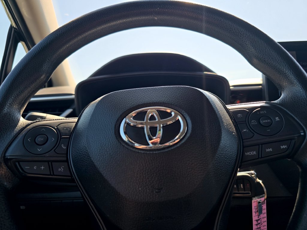 Used 2025 Toyota Corolla LE FWD image 19