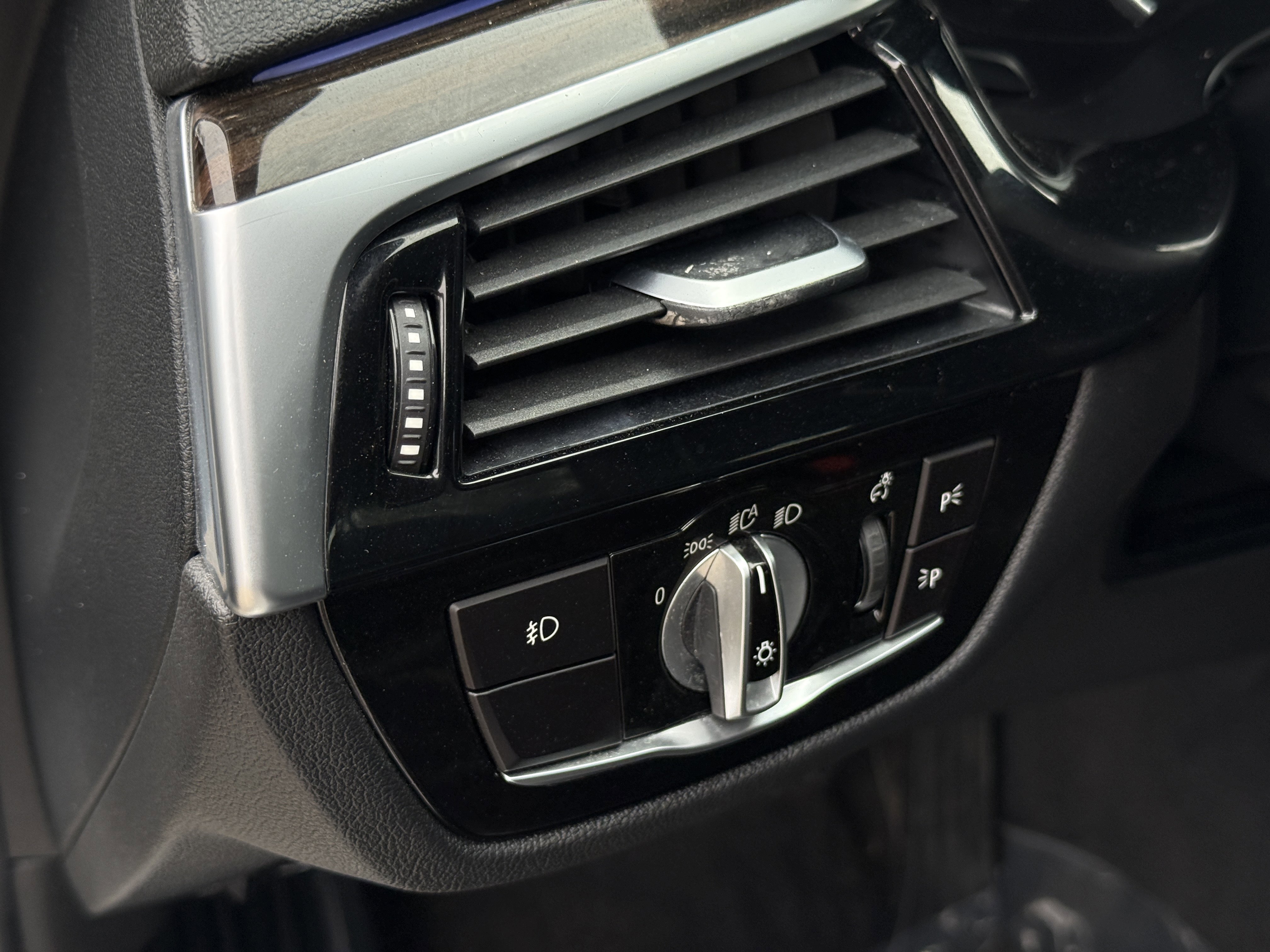 Used 2017 BMW 540i w/ Premium Package image 30