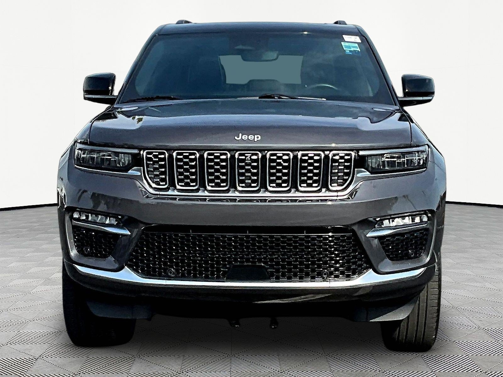 Used 2025 Jeep Grand Cherokee Summit w/ MOPAR Finishing Package AWD/4WD image 2