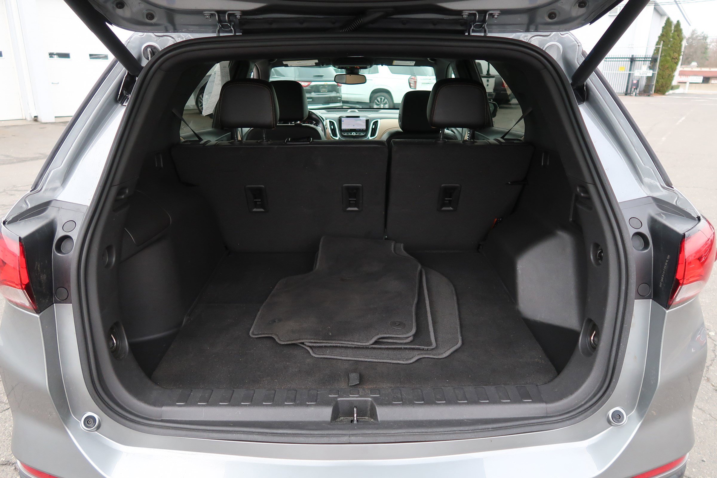 Used 2023 Chevrolet Equinox Premier image 39