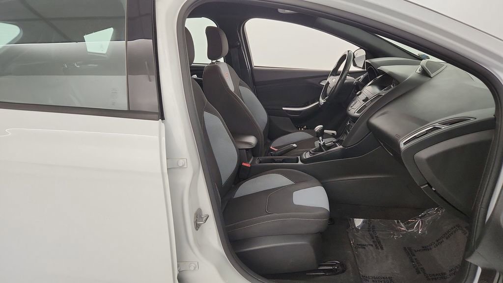 Used 2018 Ford Focus ST FWD image 25